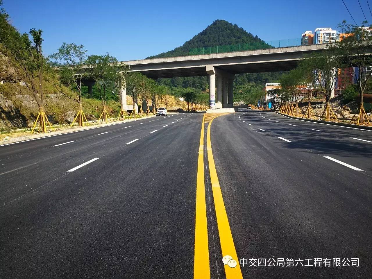 遵綏路延長線道路工程交通標(biāo)線施工全面完成，助力區(qū)域交通優(yōu)化