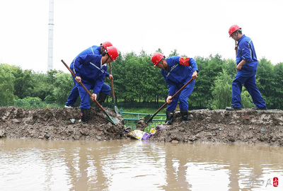 中國五冶集團陸翔路項目工地舉行防臺防汛搶險演練，筑牢道路建設安全防線